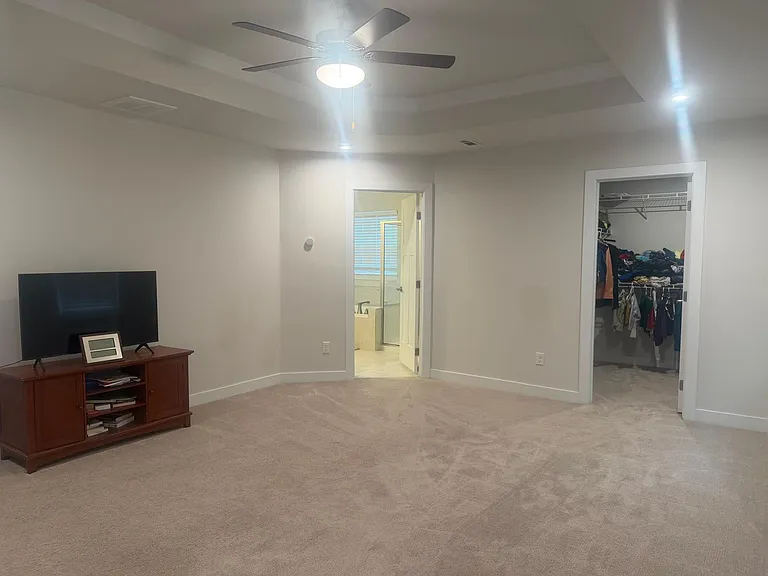 300 Finnegan Ct — Photo 27