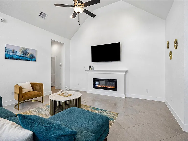 9702 Soto St — Photo 10