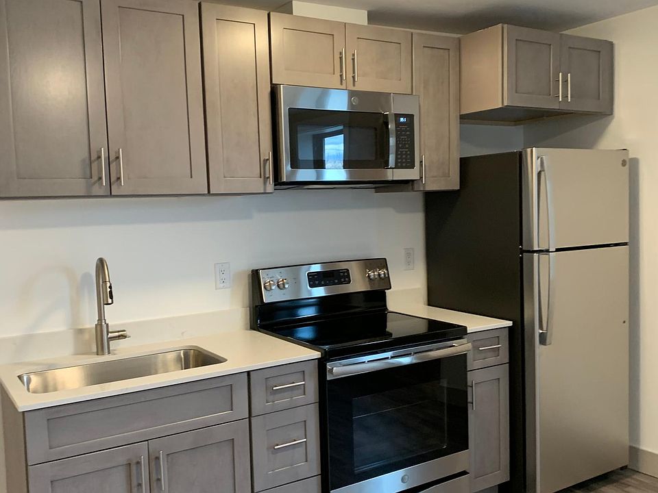 1st image of 33 E Main St #3