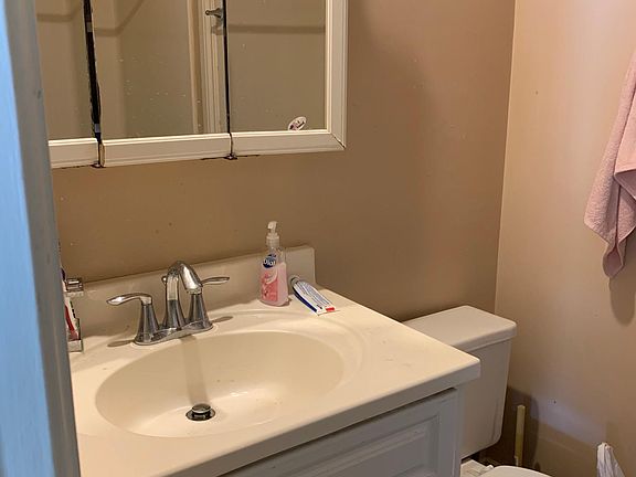 5th image of 139 S Cherry St #1