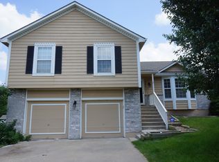 541 SE Ashton Dr, Lees Summit, MO 64063