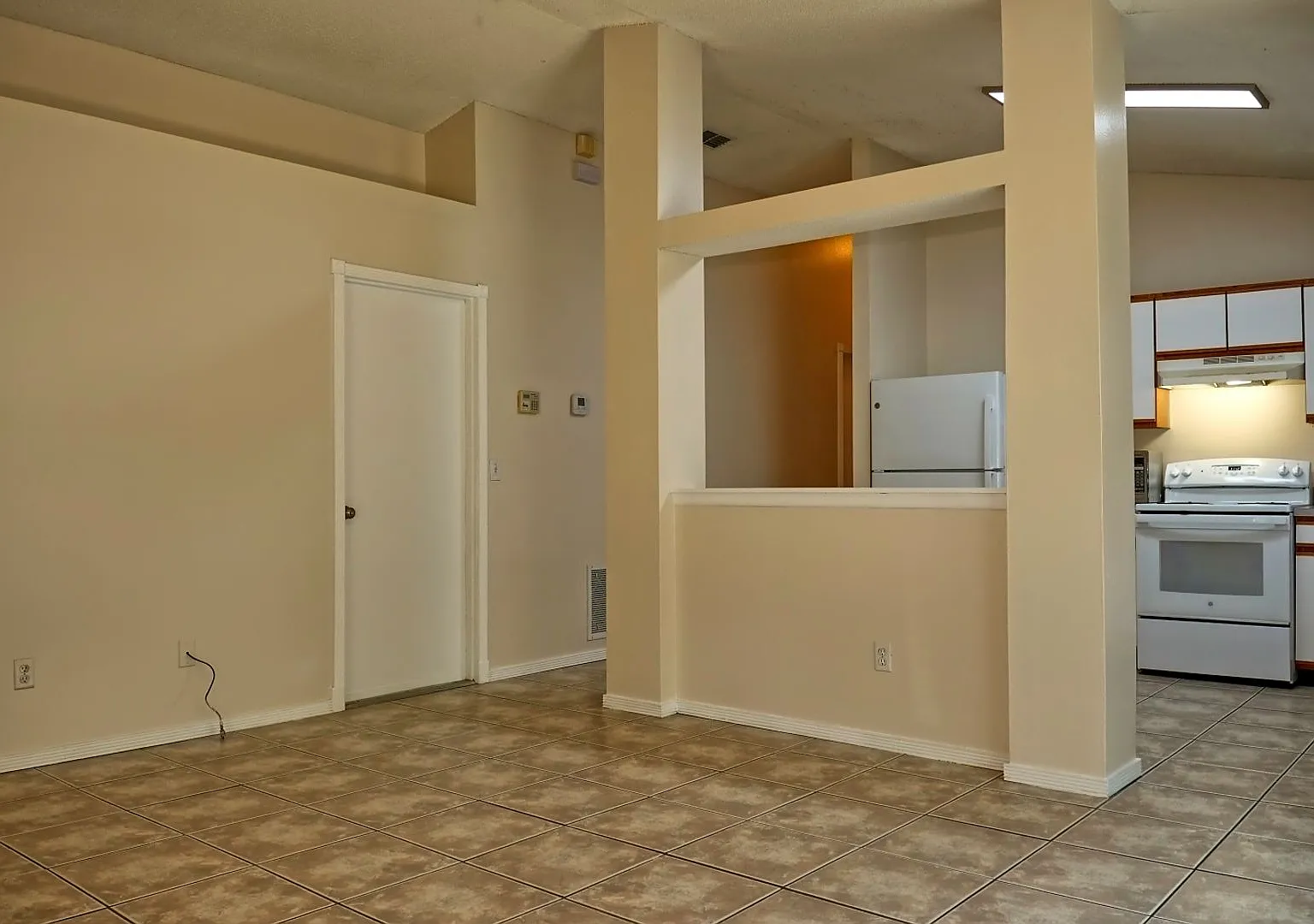 Spacious 3 Bedroom 2 Bath home with 1 car garage available now in Altamonte Springs! $100 off fir... — Photo 4