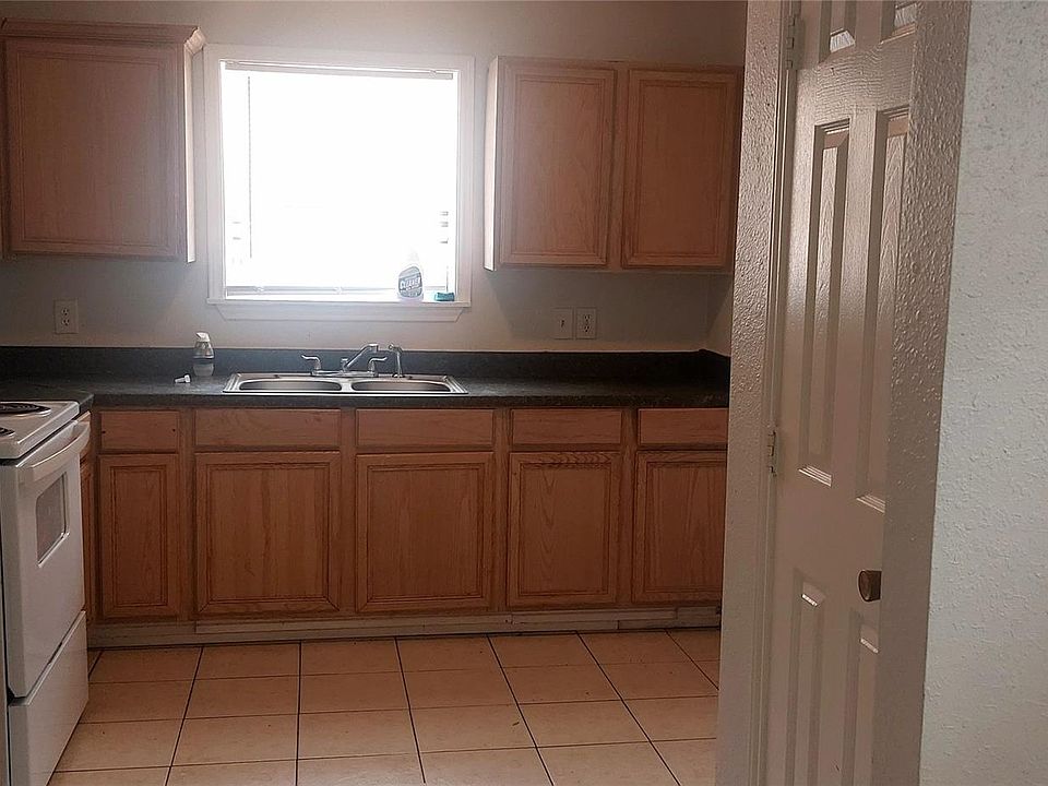 2nd image of 2908 Wipprecht St