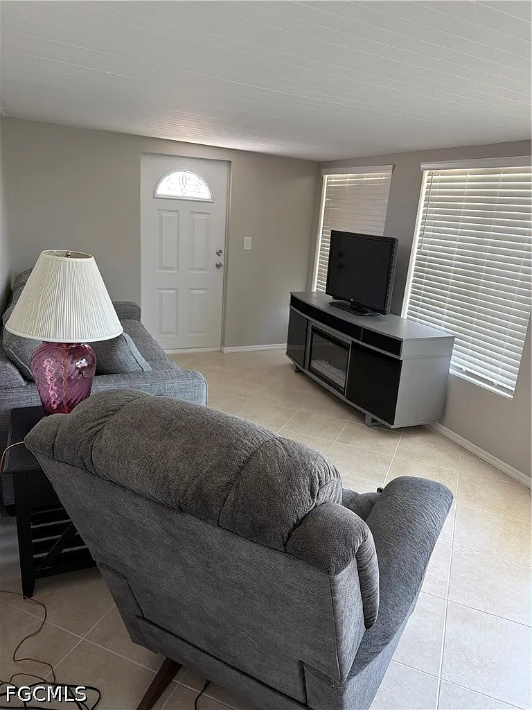 2 bed, 1.0 bath, 564 sqft, $1,250 — Photo 4