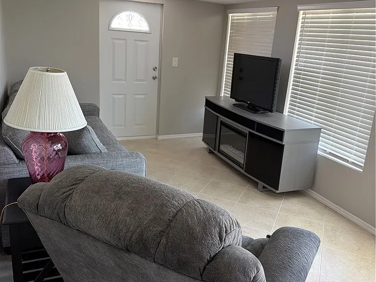 135 Chisholm Trl — Photo 4