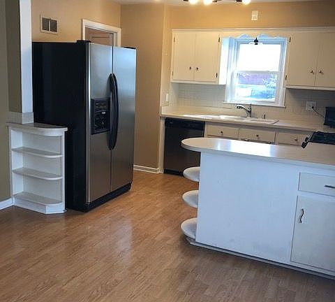 4th image of 10105 W Vienna Ave