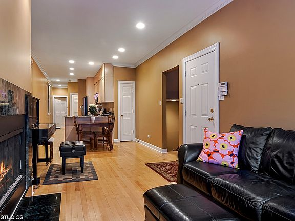 5th image of 1152 W Wrightwood Ave #1