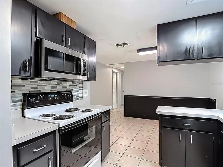 7916 Woodgrove Cir — Photo 10
