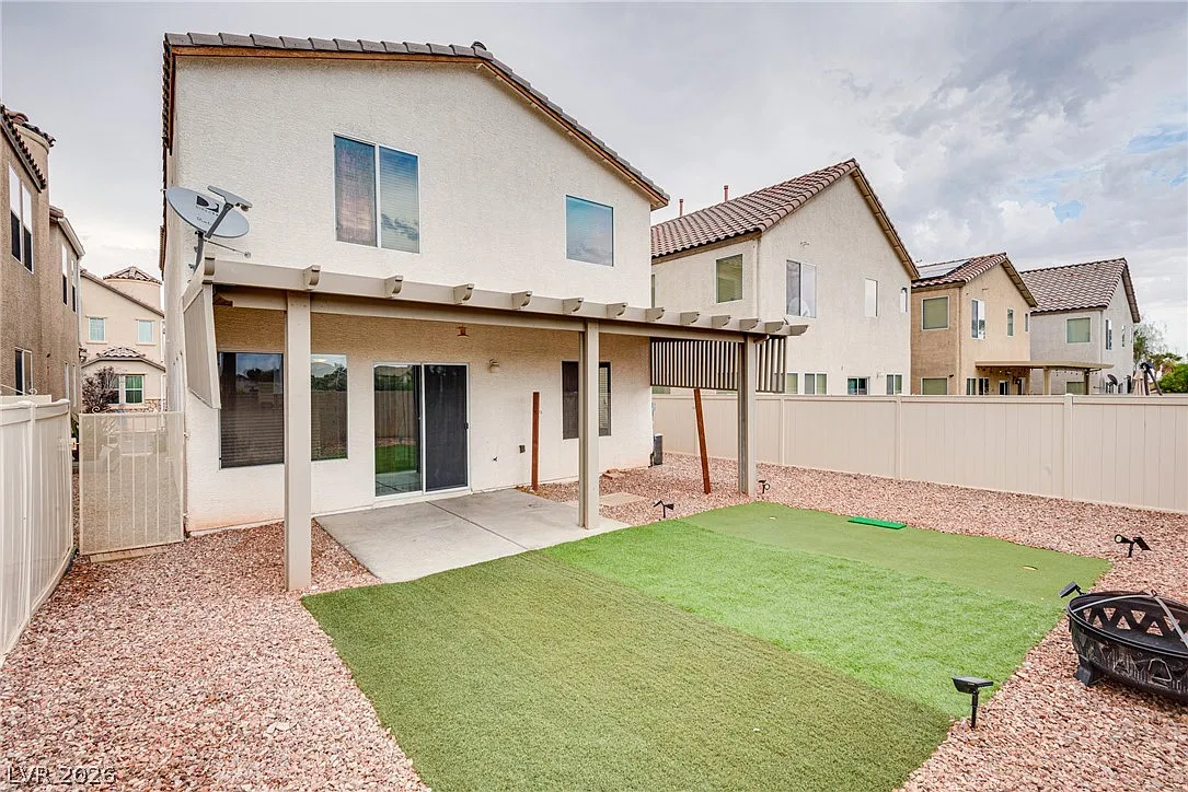 3 bed, 2.5 bath, 1763 sqft, $2,100 — Photo 3