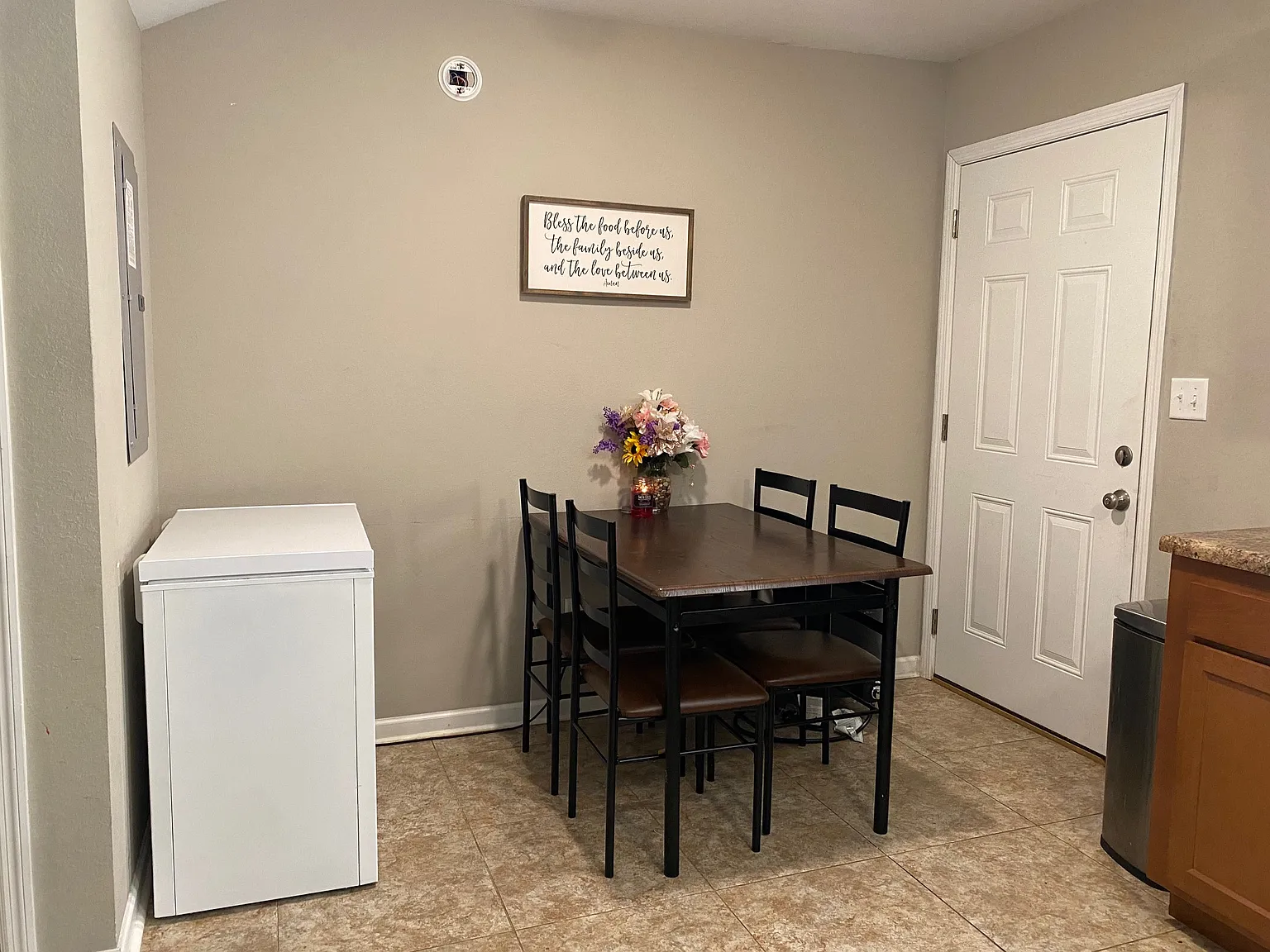 2 bed, 1.5 bath, 1000 sqft, $1,200 — Photo 4
