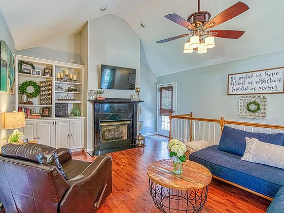 4th image of 1040 Brookhill Dr