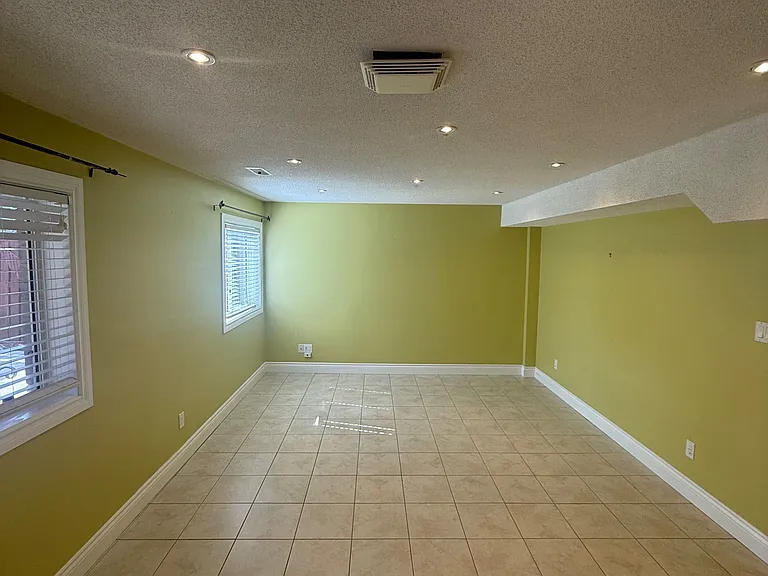 13 Gray Park Dr #LOWER — Photo 4