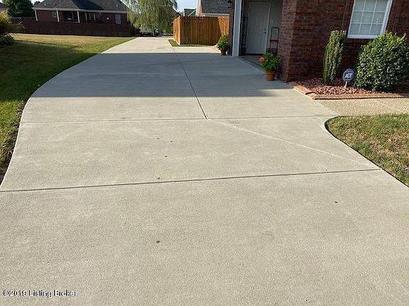5th image of 131 Bayberry Ct