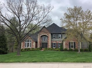 211 Oak Hollow Ln, Saint Albans, MO 63073