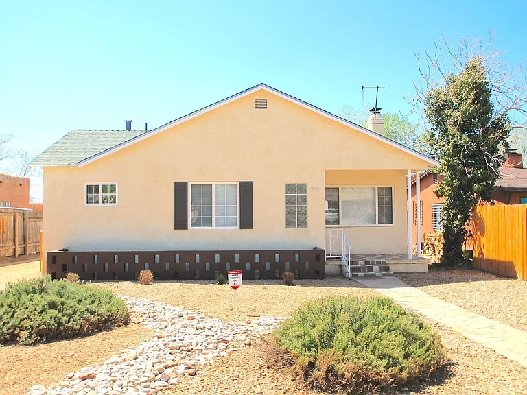 311 Richmond Dr SE — Photo 17