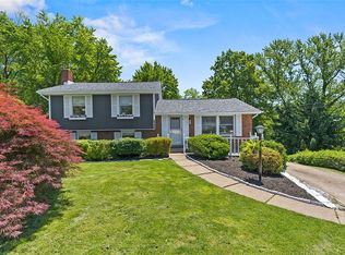 105 Lee Ridge Dr, Coraopolis, PA 15108