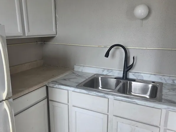 843 N 24th St #203, Milwaukee, WI 53233