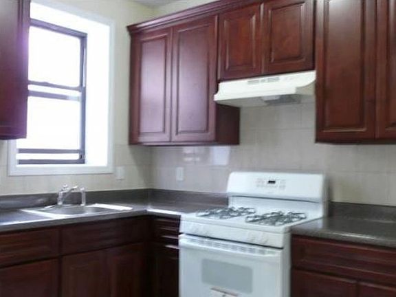 2nd image of 152 New York Ave APT 5