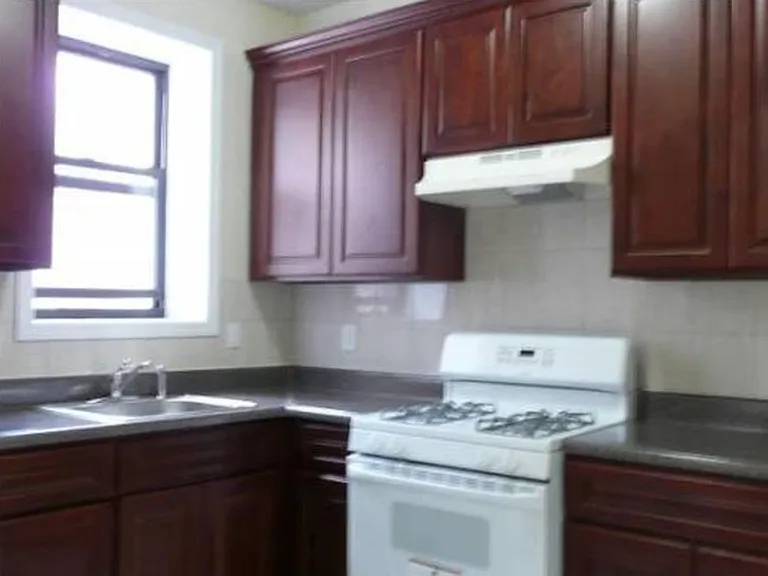 152 New York Ave #5 — Photo 2