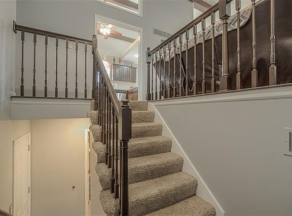 5th image of 621 SE Shiloh Dr