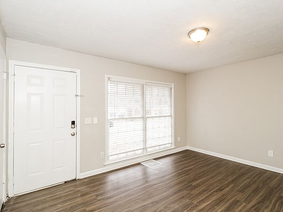 5th image of 479 Clara Dr