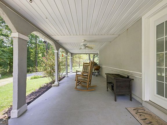 3rd image of 2435 Calhoun Rd NE
