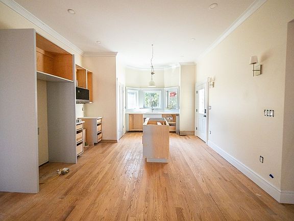4th image of 62 Welles Ave