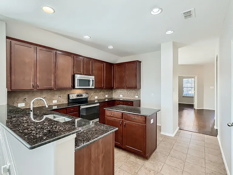 1270 Lasso Dr — Photo 6