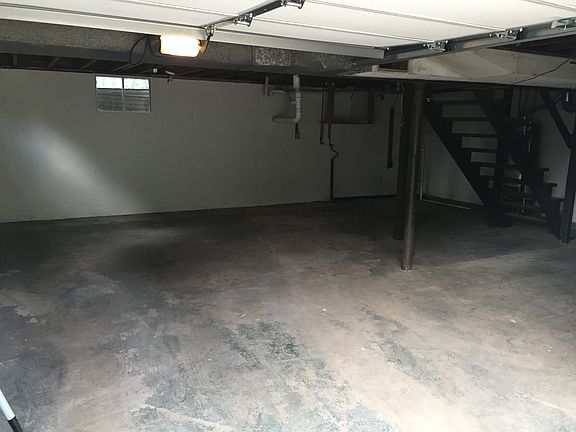 Garage/Storage space