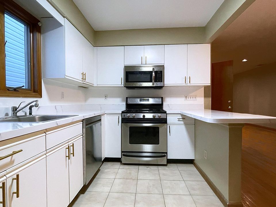 1st image of 106 Laidlaw Ave Floor 2