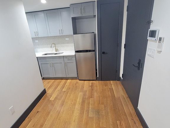 5th image of 1044 39th St #1