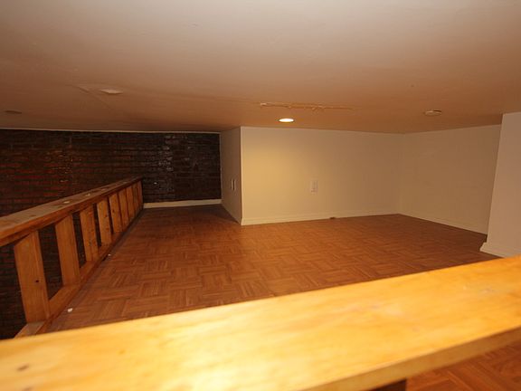 5th image of 323 W 30th St APT C5