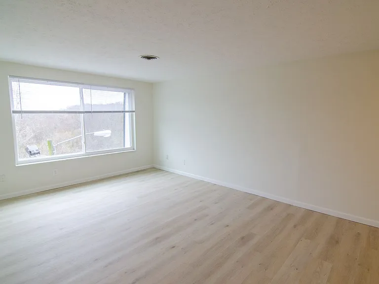5465 Kirby Ave #13 — Photo 18