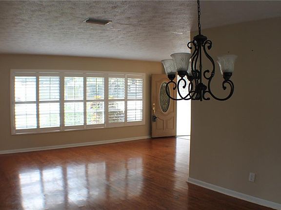 5th image of 2233 Laurel Oak Dr