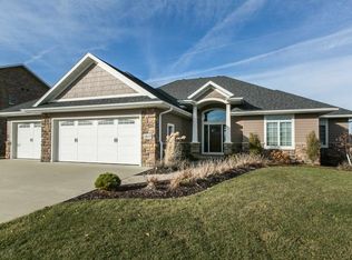 1917 Creek Wood Dr, Dubuque, IA 52003