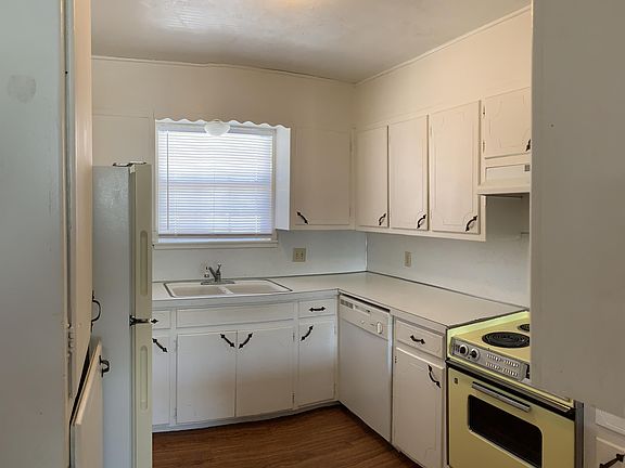 4th image of 401 E 5th St APT 7