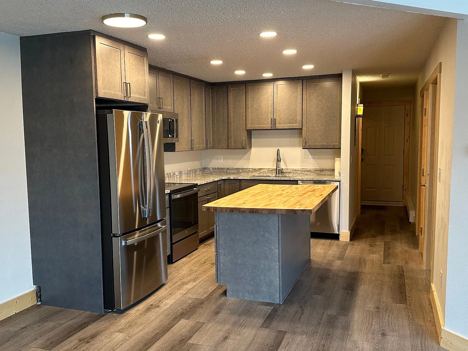 2 bed, 791 sqft, $2,600 — Photo 3