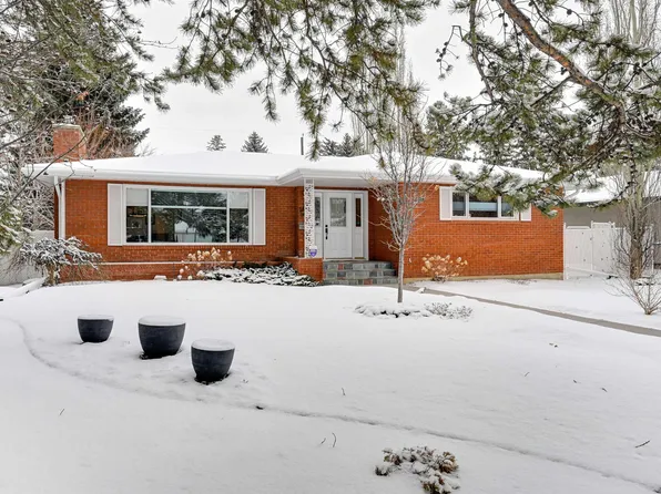 37 Valleyview Cres NW, Edmonton, AB T5R 5S7