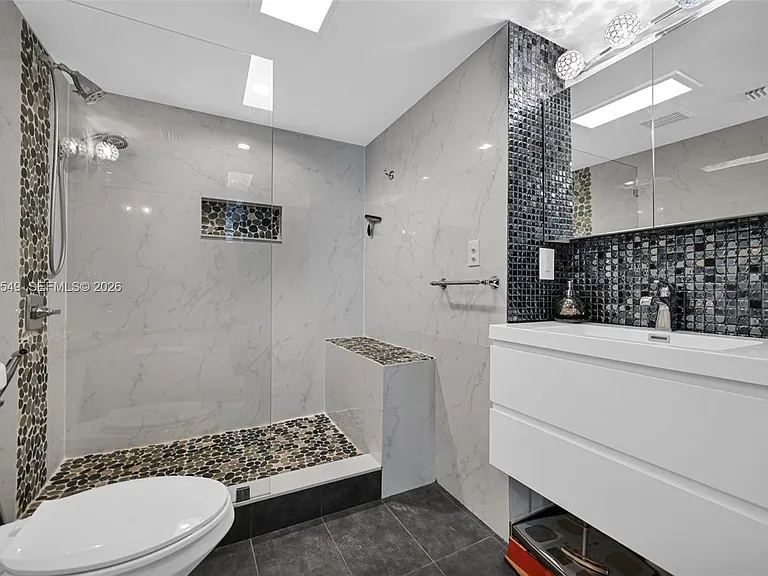 2401 Collins Ave #504 — Photo 19