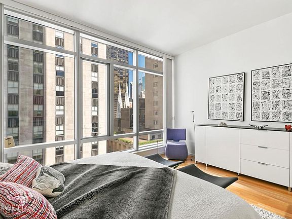 3rd image of 18 W 48th St APT 16B