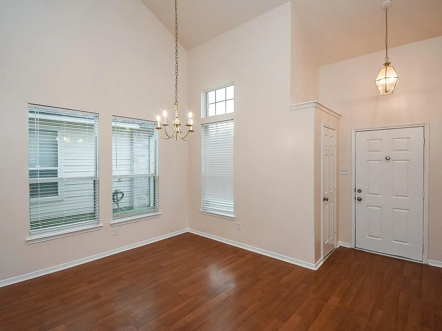 4 bed, 2.5 bath, 2770 sqft, $2,100 — Photo 3