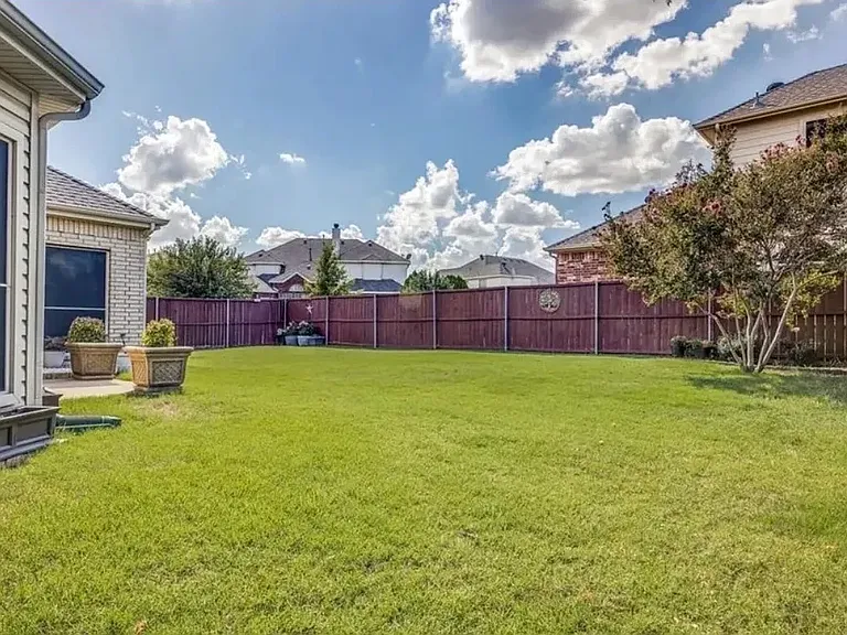 5231 Kathryn Dr — Photo 1