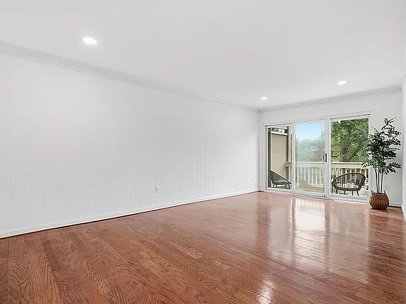 3rd image of 5810 Royal Ridge Dr Unit G