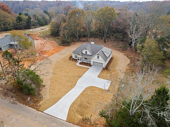 4th image of 538 Davis Road