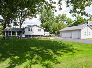4 N Lake Ave, Third Lake, IL 60030