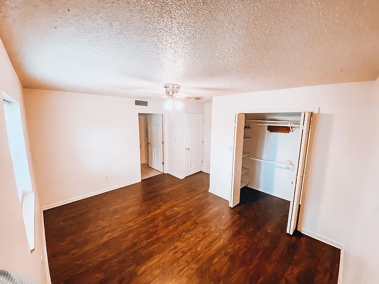 440 E Madison St — Photo 4