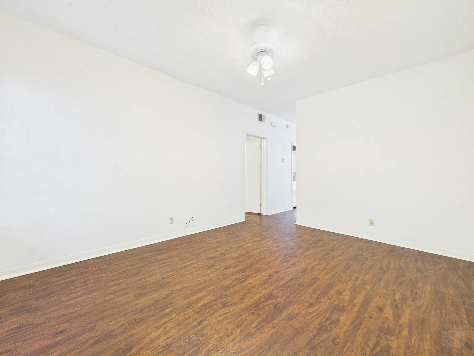 2216 San Gabriel St — Photo 2