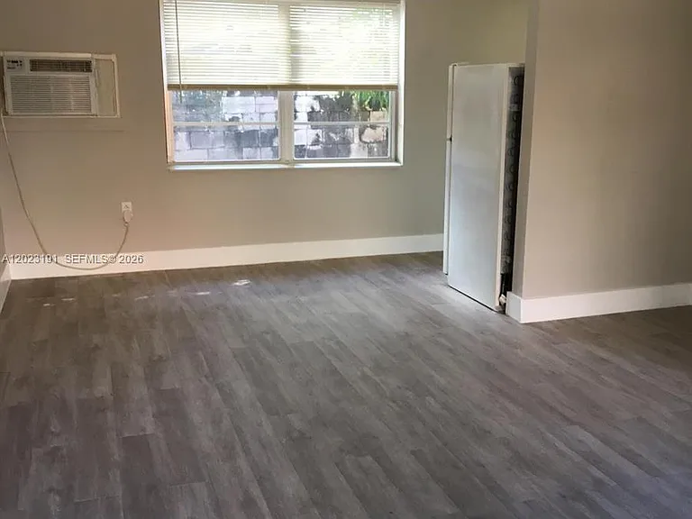 520 SW 4th St #5 — Photo 2