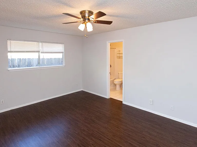 2102 Courtney St #A — Photo 20