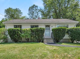 11 Robin Rd, Westborough, MA 01581